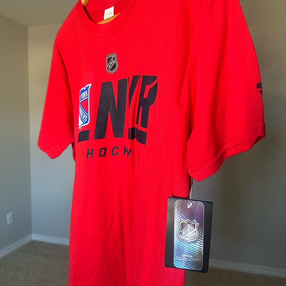 NWT New York Rangers NHL Fanatics Red T-Shirt - Picture 4 of 4
